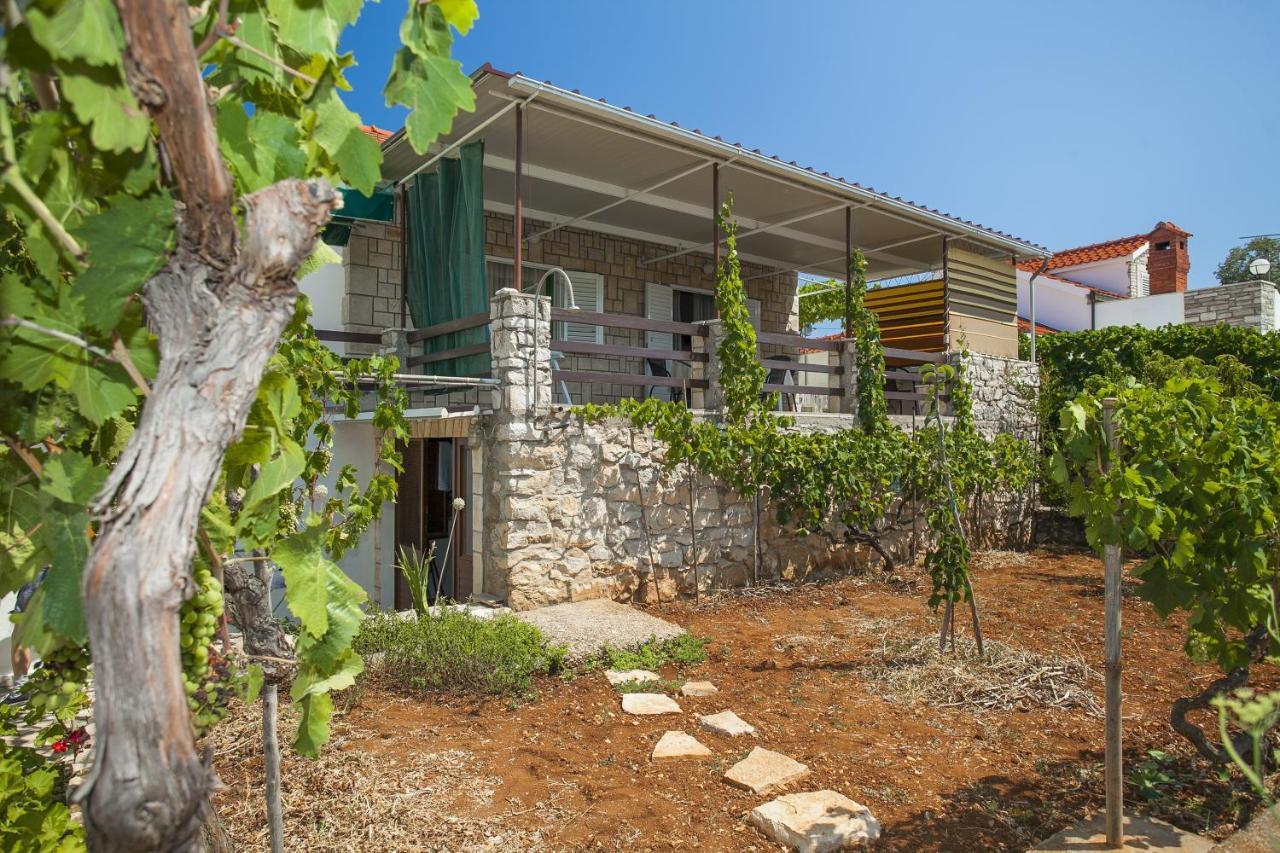 Holiday Home Neda Vela Luka Bagian luar foto